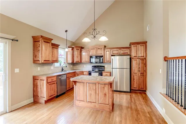 $399,000 | 20918 Larkspur Drive, Peculiar, MO 64078