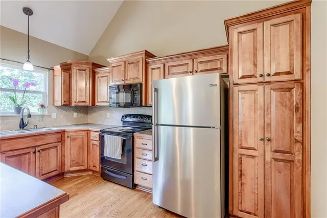 $399,000 | 20918 Larkspur Drive, Peculiar, MO 64078