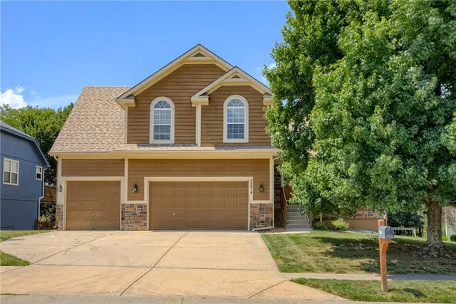 $399,000 | 20918 Larkspur Drive, Peculiar, MO 64078