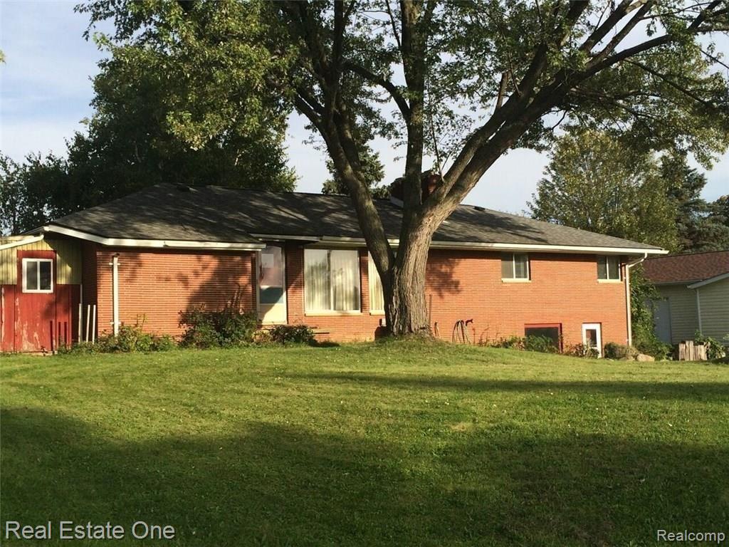 4412 Dublin Road Burton, MI 48529 - Photo 2 of 4 Back of House