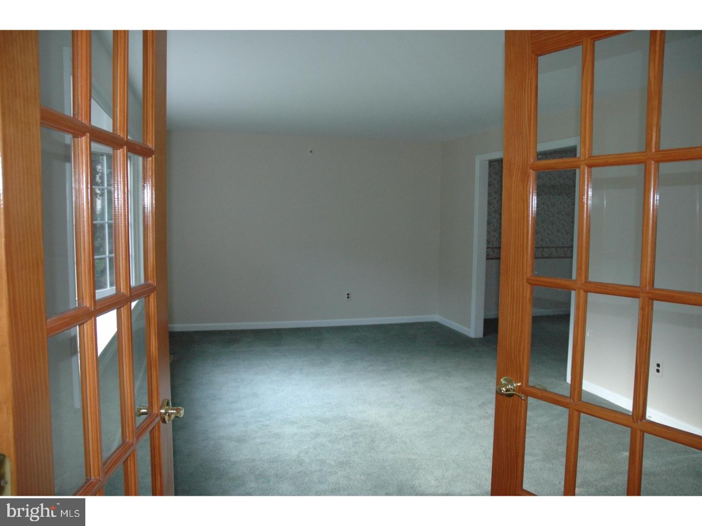 1611 Rivers Edge Drive Delanco, NJ 08075 - Photo 2 of 22 Living Room