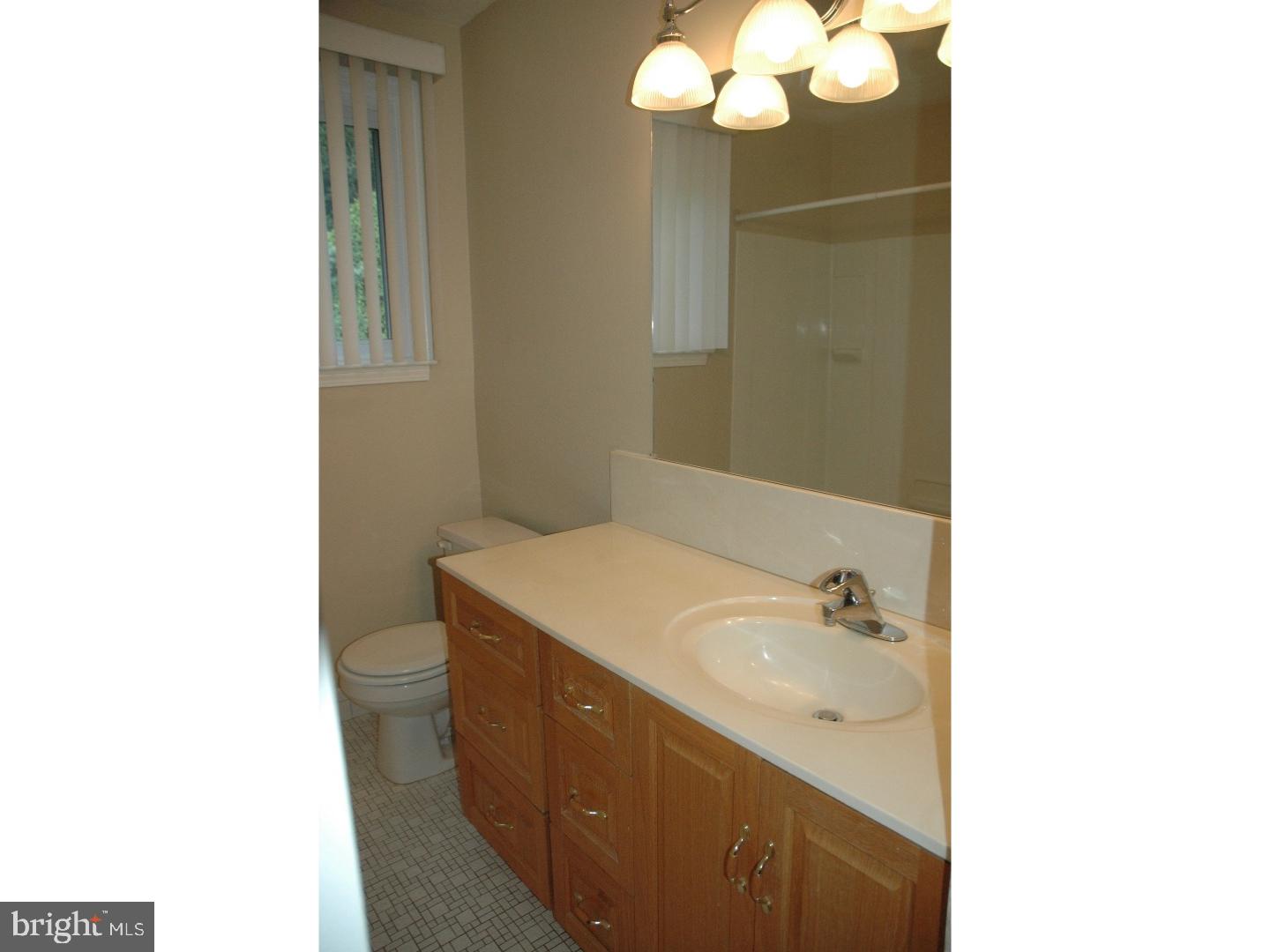 1611 Rivers Edge Drive Delanco, NJ 08075 - Photo 14 of 22 Bathroom
