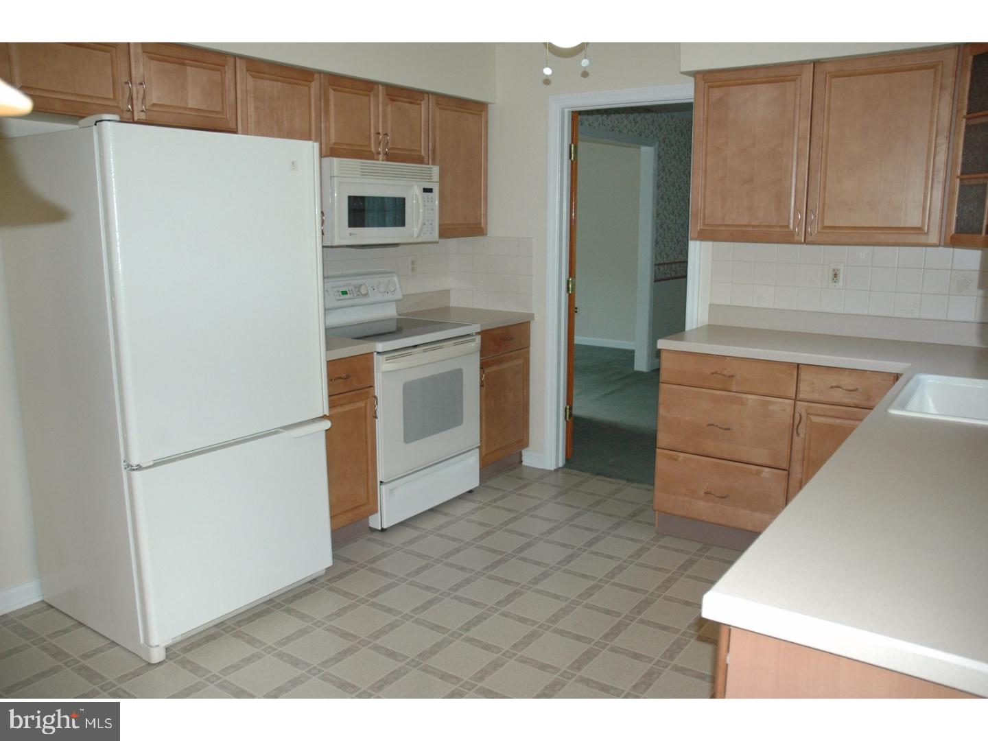 1611 Rivers Edge Drive Delanco, NJ 08075 - Photo 4 of 22 Kitchen