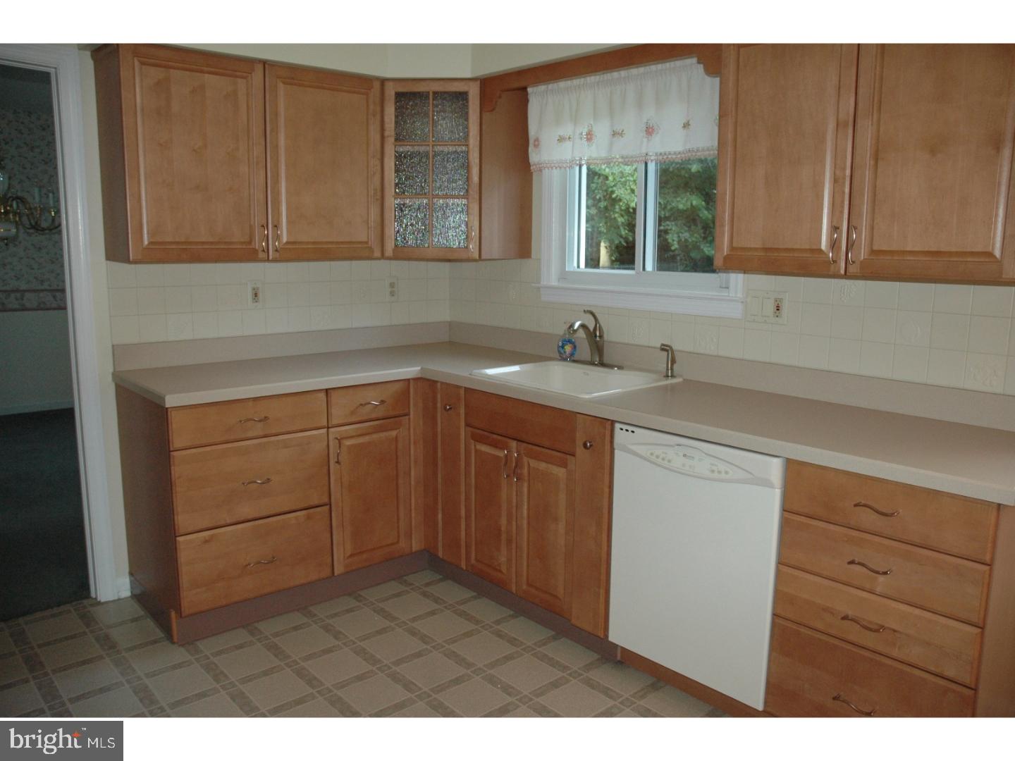 1611 Rivers Edge Drive Delanco, NJ 08075 - Photo 5 of 22 Kitchen