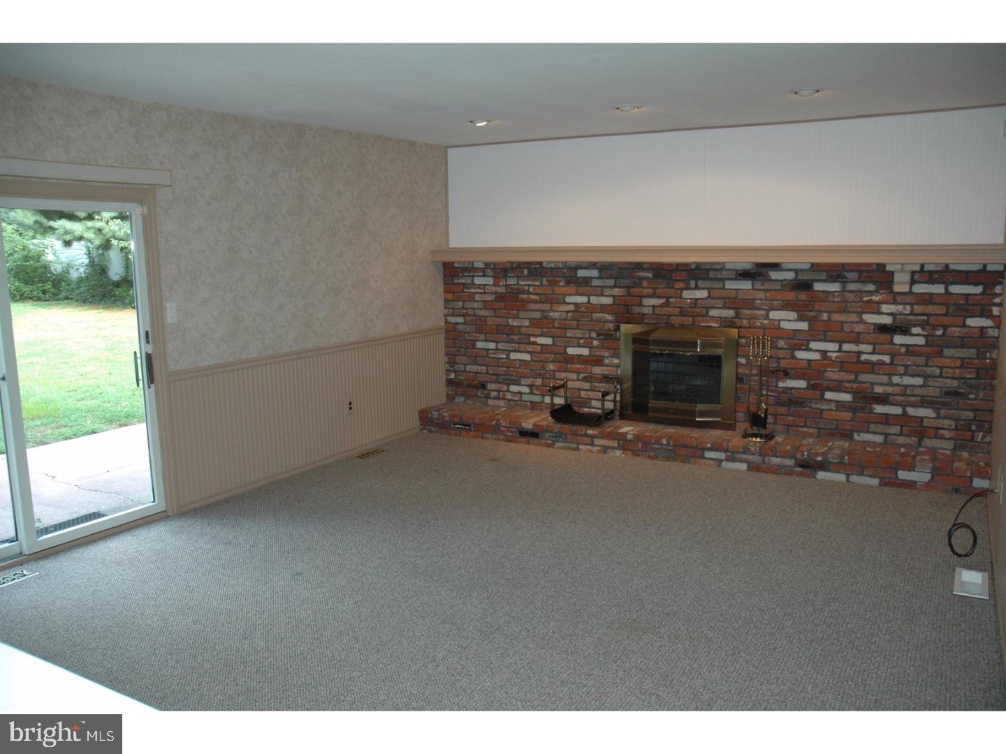 1611 Rivers Edge Drive Delanco, NJ 08075 - Photo 7 of 22 Family Room