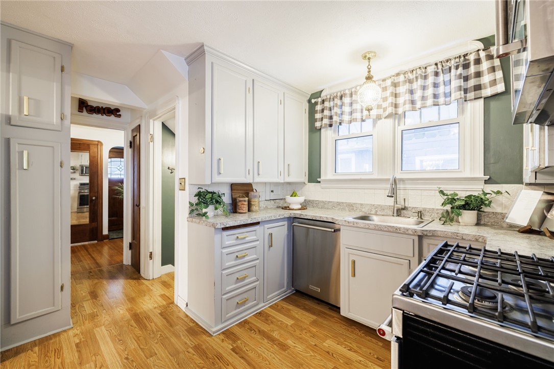 98 Wimbledon Road Irondequoit, NY 14617 - Photo 15 of 38