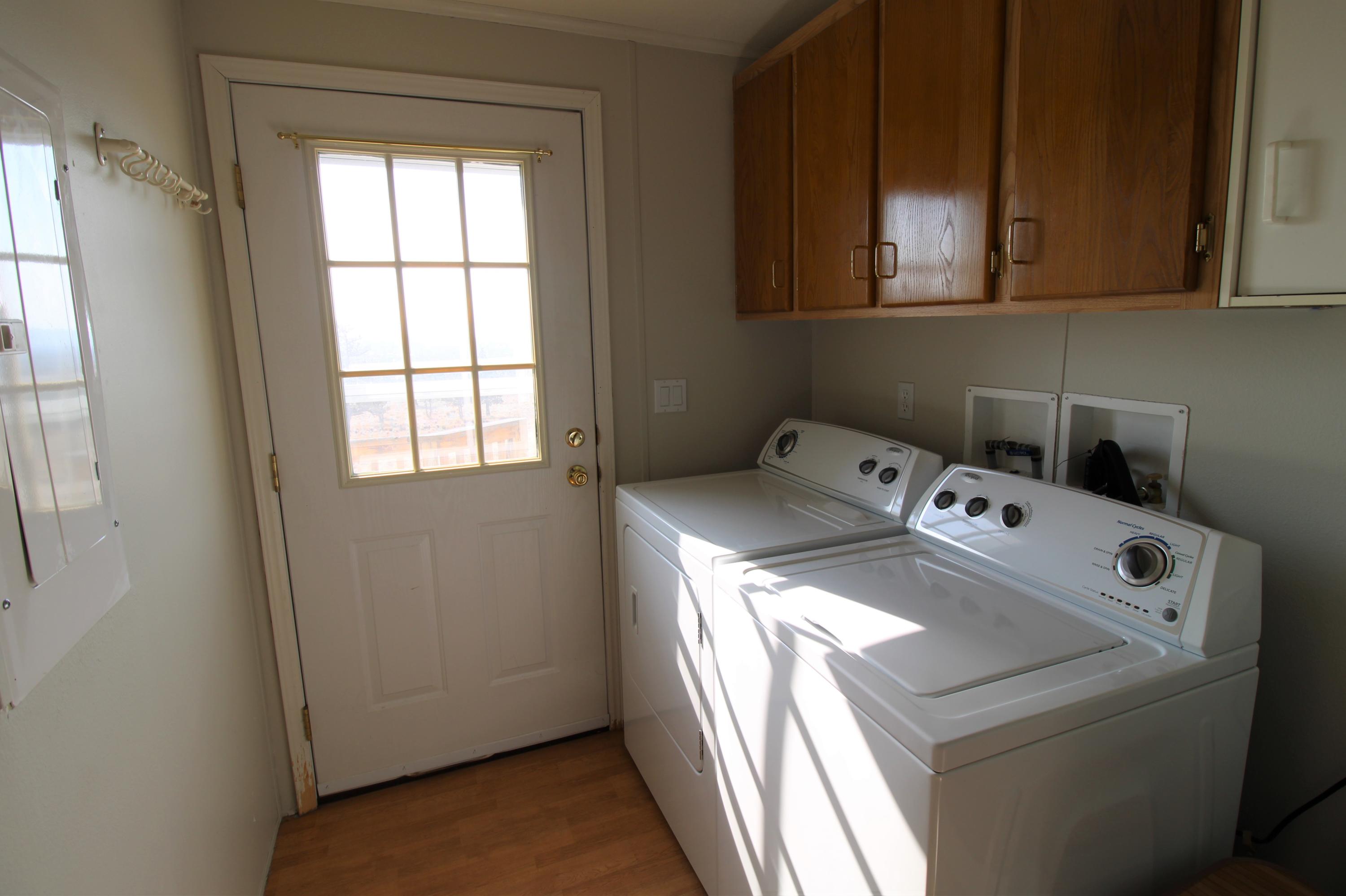 7571 Southeast Walther Loop Prineville, OR 97754 - Photo 18 of 38 Laundry
