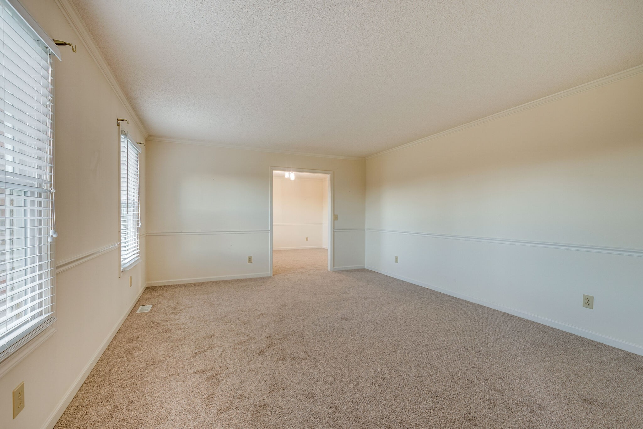 421 Ranch Road Portland, TN 37148 - Photo 6 of 38 an empty room with windows