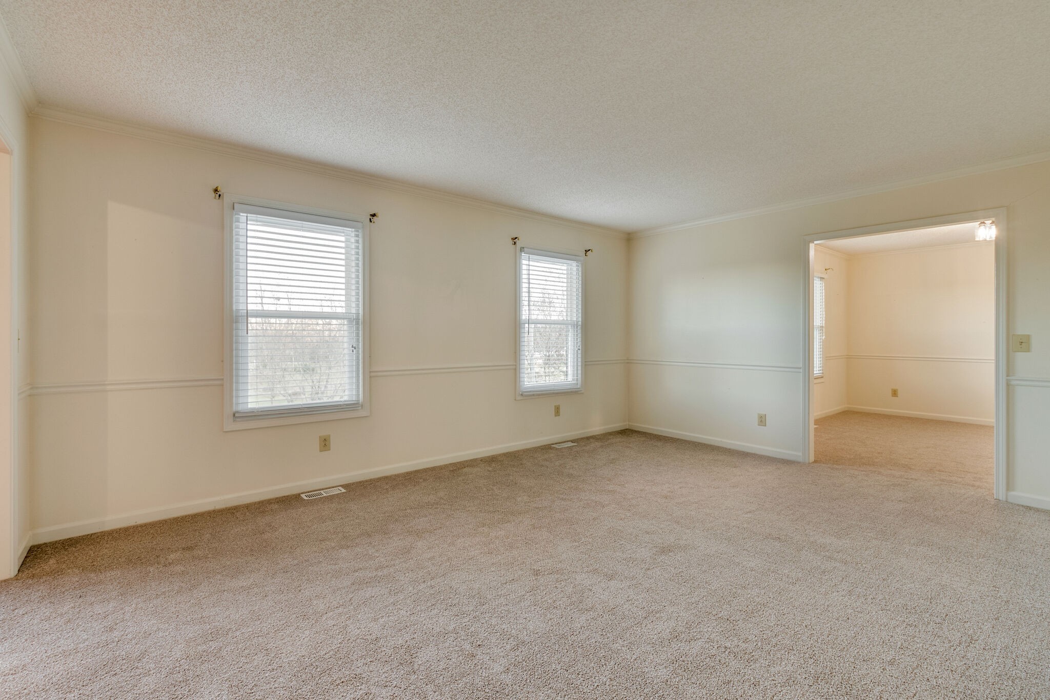 421 Ranch Road Portland, TN 37148 - Photo 7 of 38 an empty room with windows