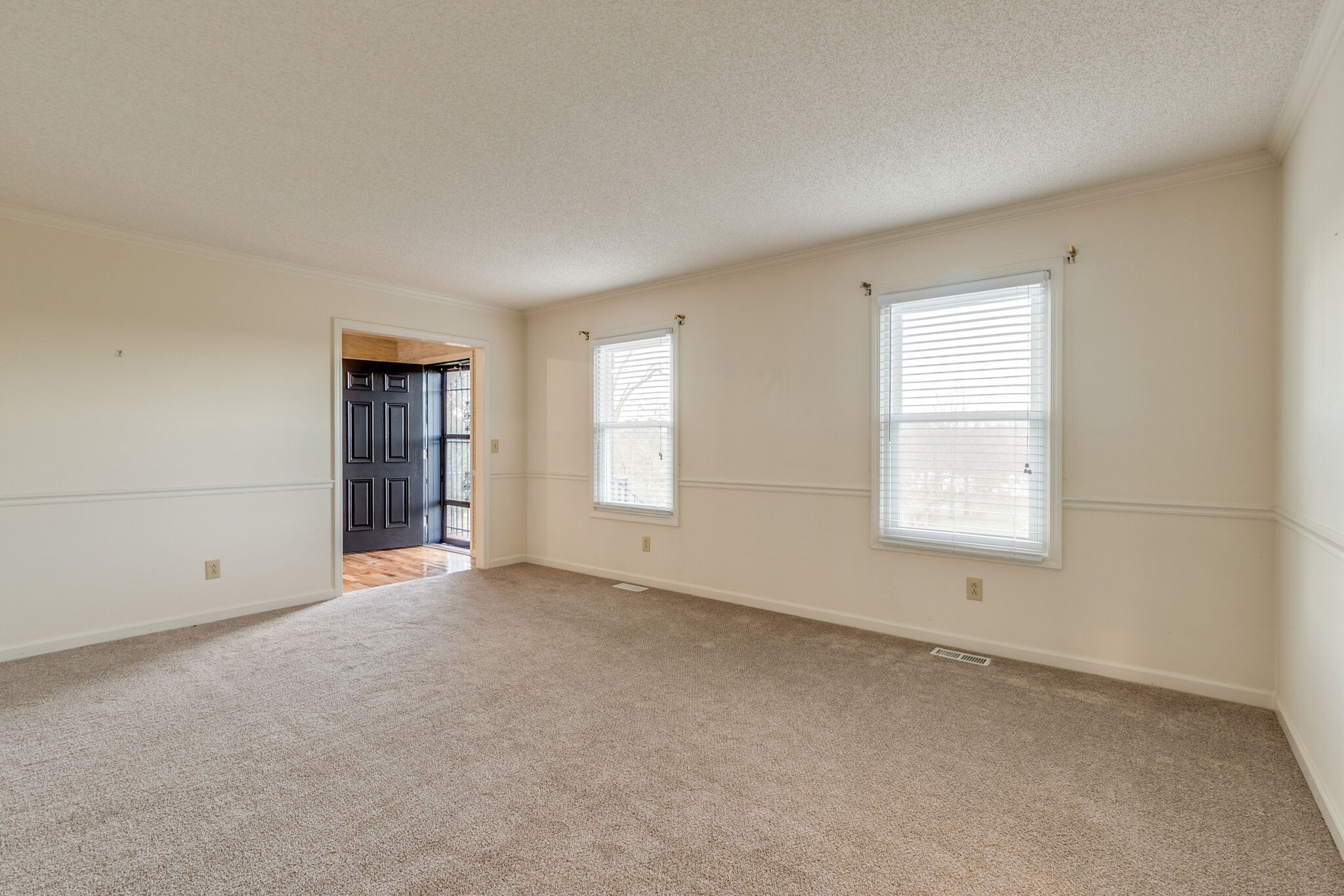 421 Ranch Road Portland, TN 37148 - Photo 8 of 38 an empty room with windows