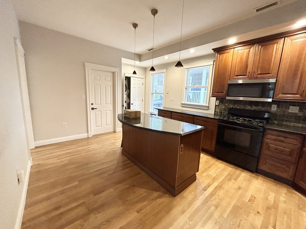 12 Buttonwood Street, Unit 3 Boston, MA 02125 - Photo 2 of 11
