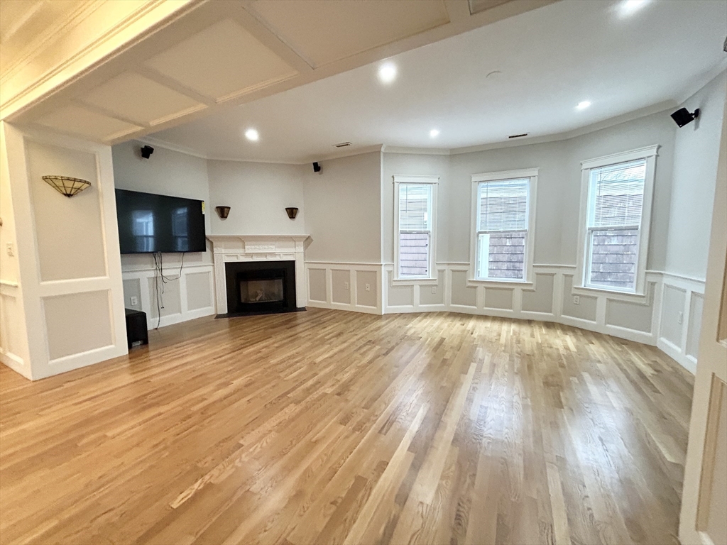 12 Buttonwood Street, Unit 3 Boston, MA 02125 - Photo 4 of 11