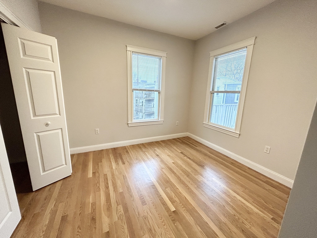 12 Buttonwood Street, Unit 3 Boston, MA 02125 - Photo 8 of 11