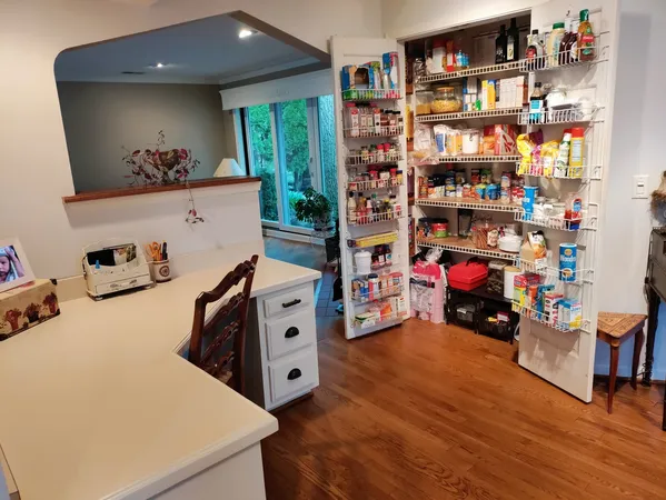 $425,000 | 12130 South Nagle Avenue, Palos Heights, IL 60463