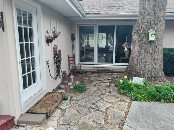 $425,000 | 12130 South Nagle Avenue, Palos Heights, IL 60463