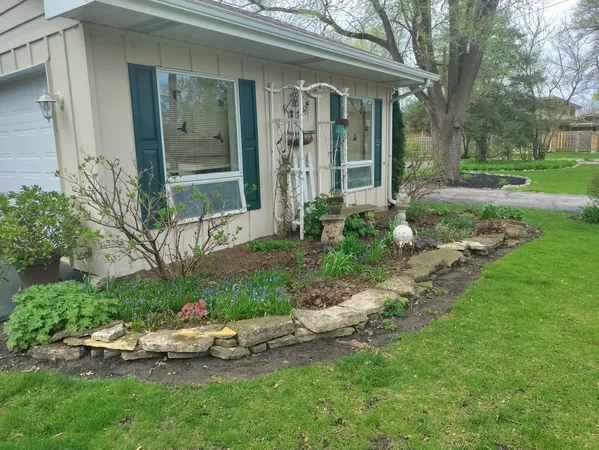 $425,000 | 12130 South Nagle Avenue, Palos Heights, IL 60463