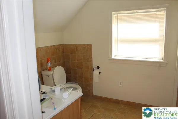an empty room with a empty space and window