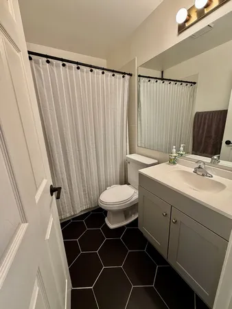 $2,600 | 1353 Ridgefield Circle, Unit 1353, Carol Stream, IL 60188