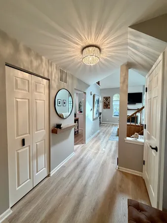 $2,600 | 1353 Ridgefield Circle, Unit 1353, Carol Stream, IL 60188