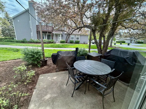$2,600 | 1353 Ridgefield Circle, Unit 1353, Carol Stream, IL 60188