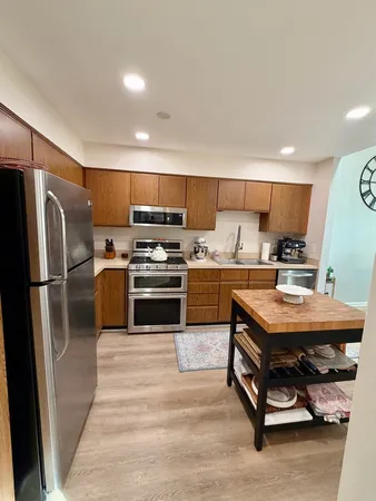 $2,600 | 1353 Ridgefield Circle, Unit 1353, Carol Stream, IL 60188
