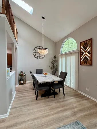 $2,600 | 1353 Ridgefield Circle, Unit 1353, Carol Stream, IL 60188