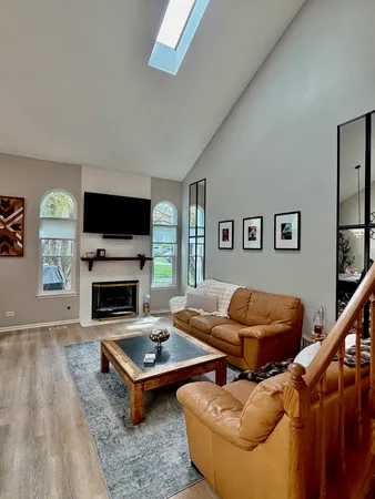 $2,600 | 1353 Ridgefield Circle, Unit 1353, Carol Stream, IL 60188