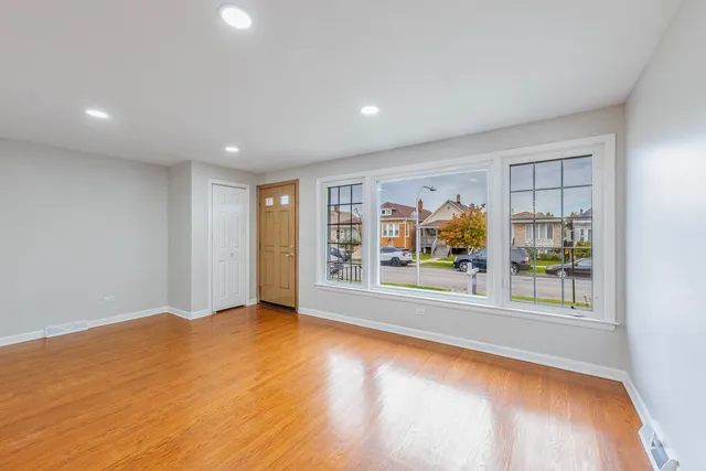 $377,400 | 5631 West 64th Place, Chicago, IL 60638