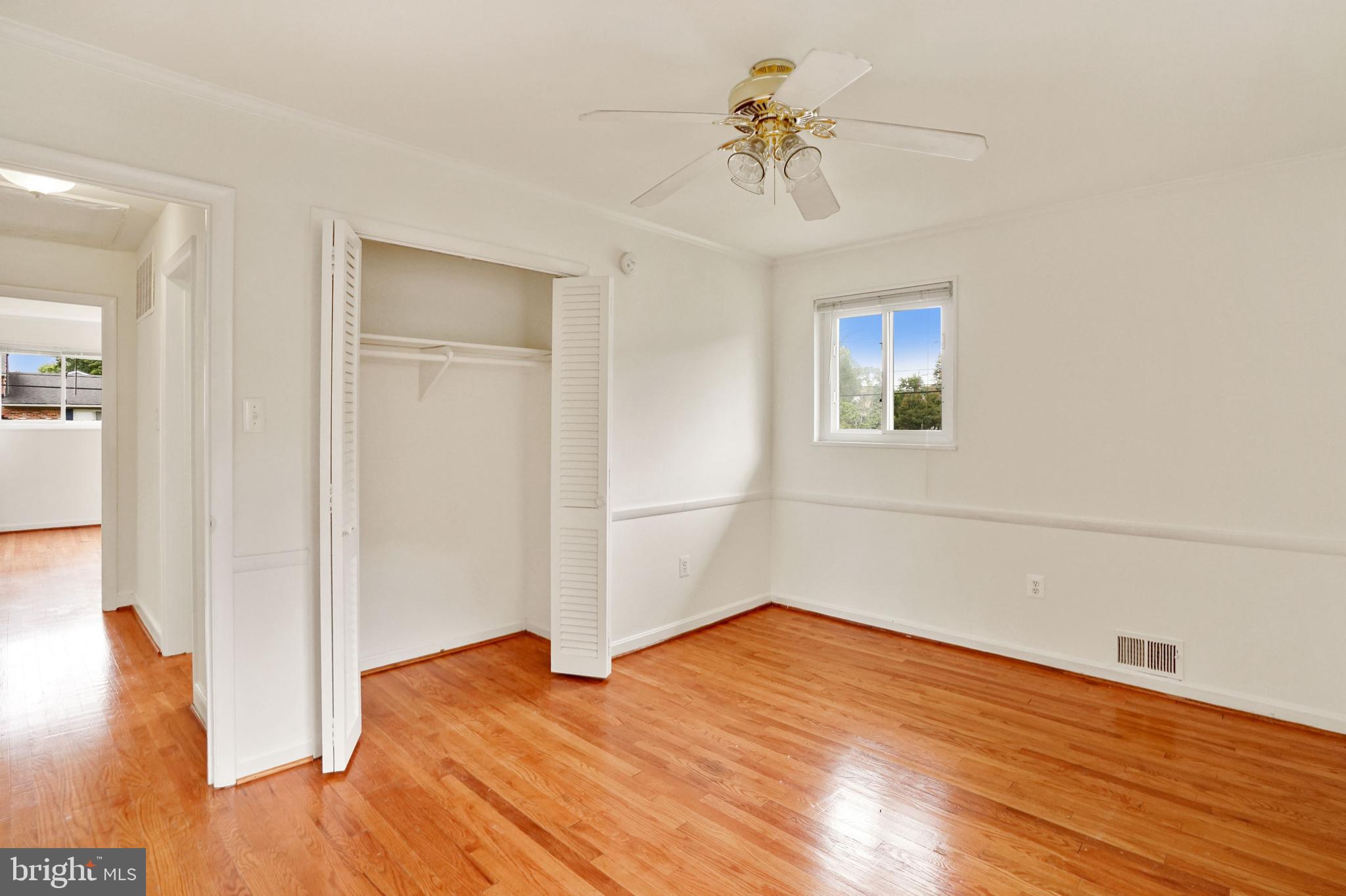 2911 Farm Road Alexandria, VA 22302 - Photo 21 of 35 a view of empty room with wooden floor and fan