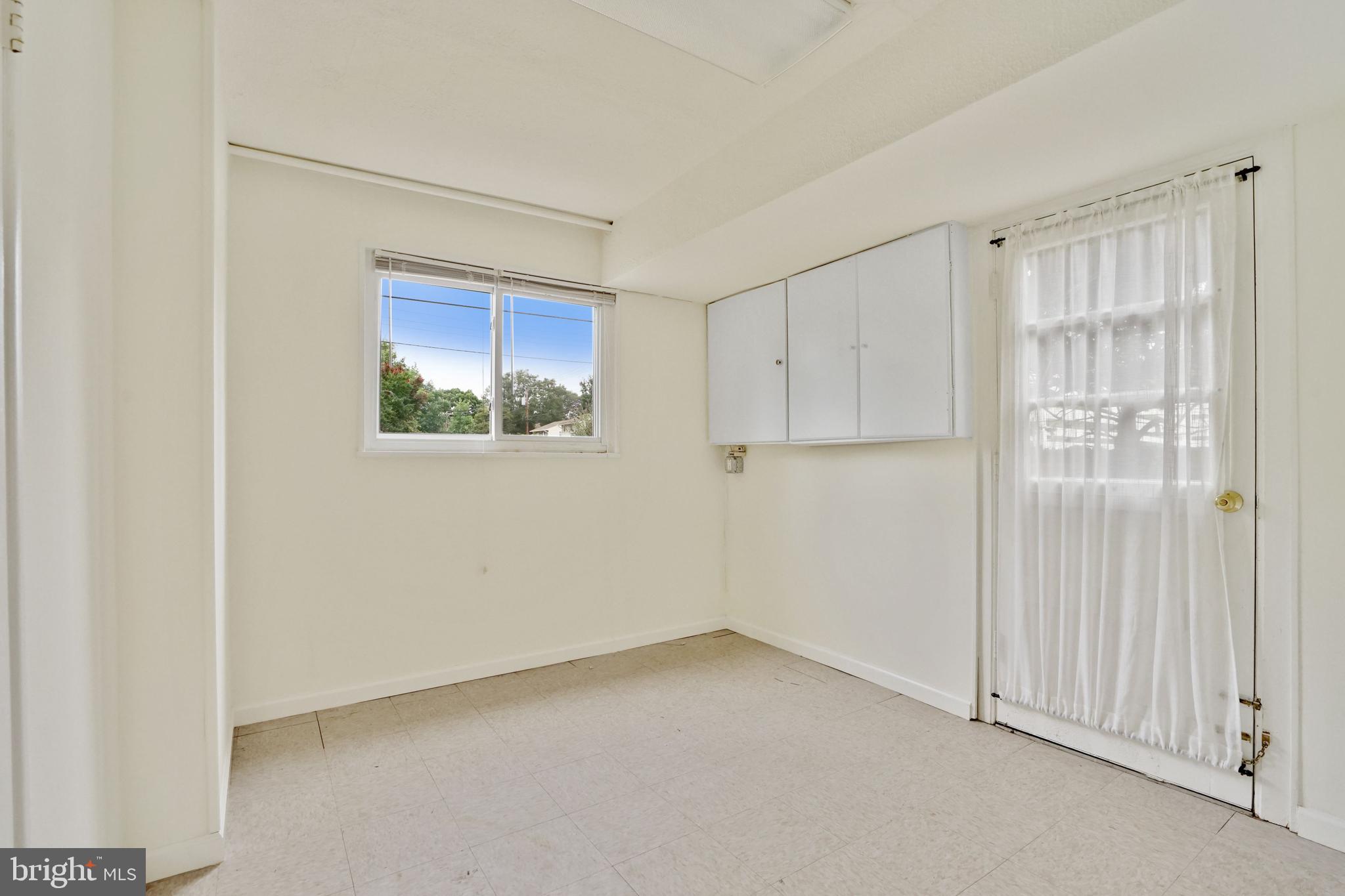 2911 Farm Road Alexandria, VA 22302 - Photo 28 of 35 a view of an empty room with a window