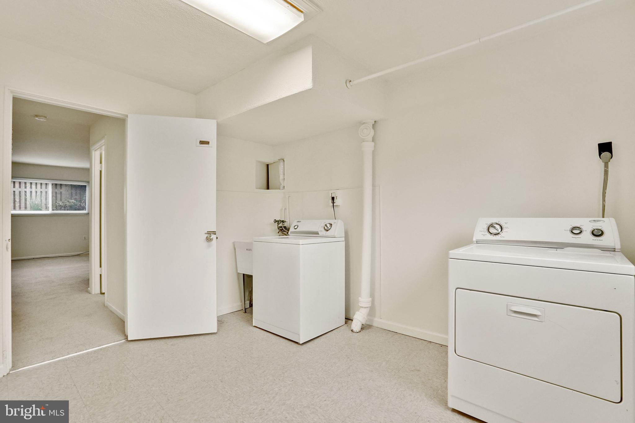 2911 Farm Road Alexandria, VA 22302 - Photo 31 of 35 a utility room with dryer and washer