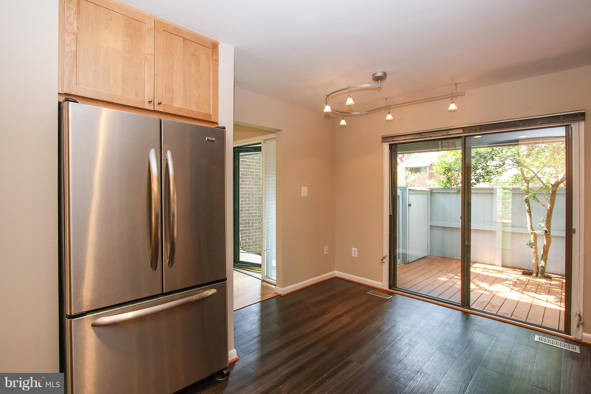 2033 Wethersfield Court Reston, VA 20191 - Photo 5 of 30 Kitchen