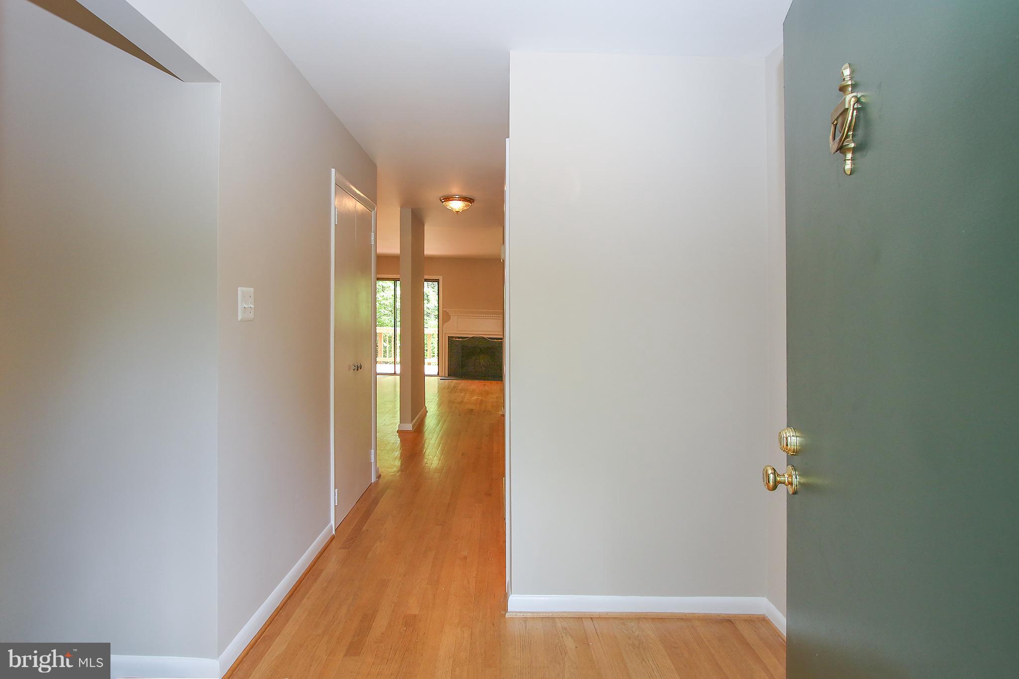 2033 Wethersfield Court Reston, VA 20191 - Photo 9 of 30 Foyer