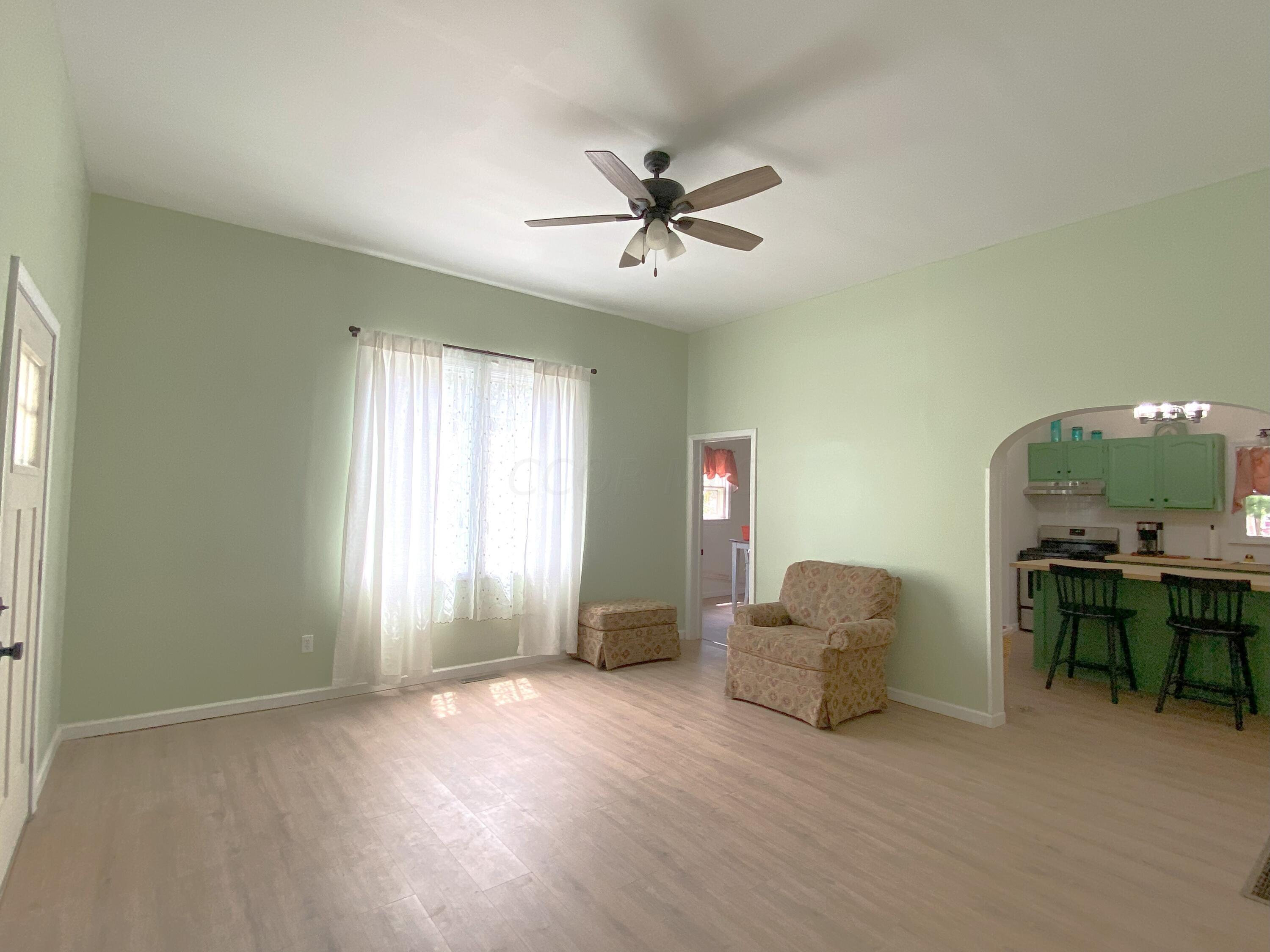 138 North Riblet Street Galion, OH 44833 - Photo 6 of 13 6. Living Room