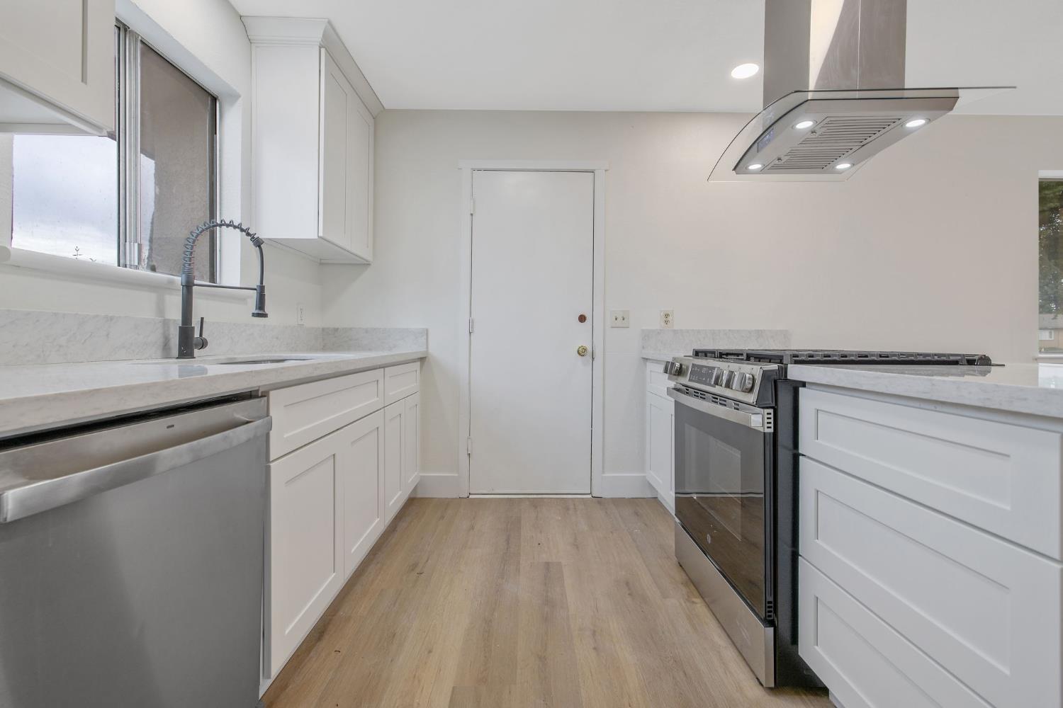 91 West Richert Avenue Clovis, CA 93612 - Photo 11 of 28