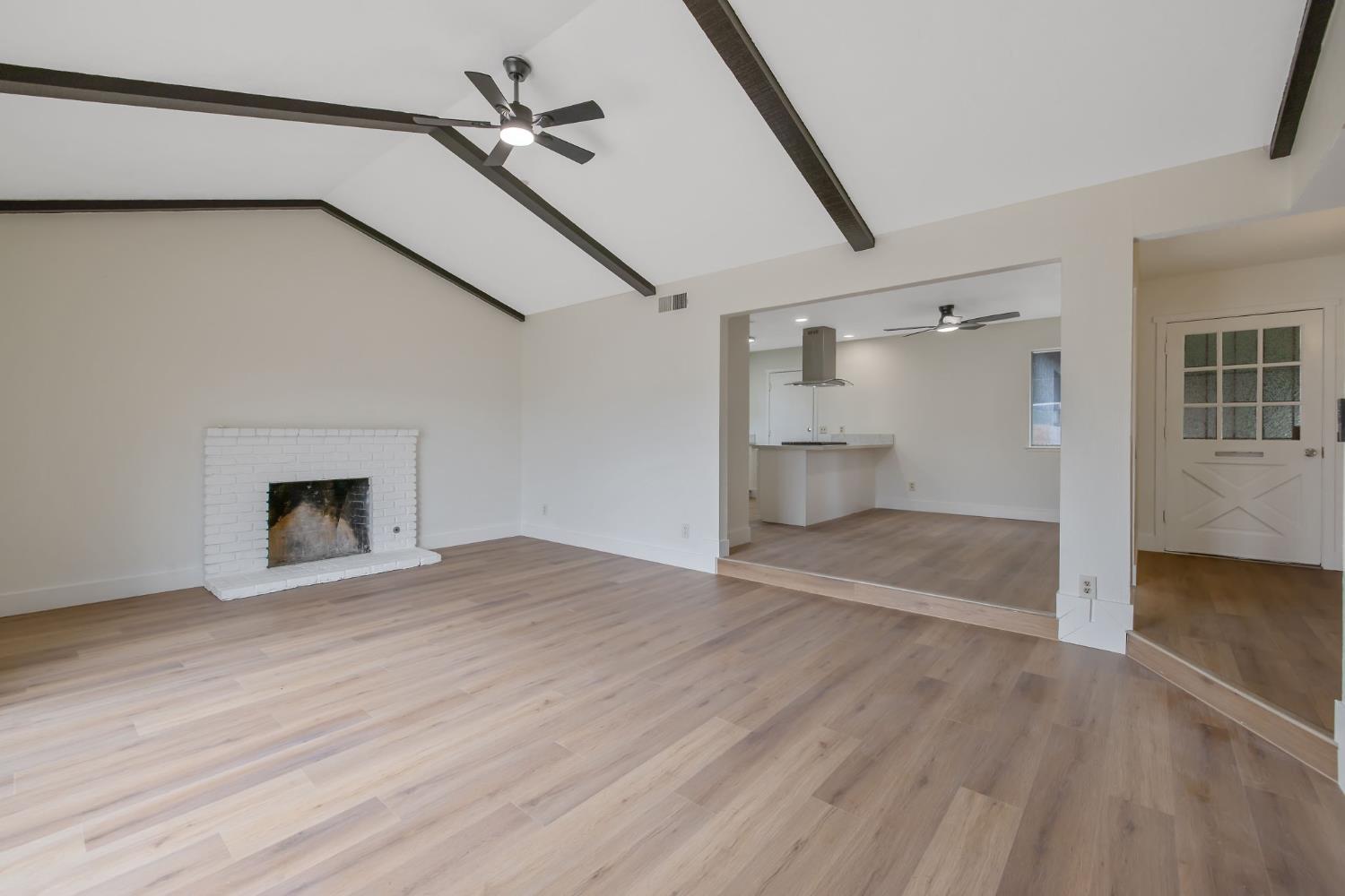 91 West Richert Avenue Clovis, CA 93612 - Photo 13 of 28