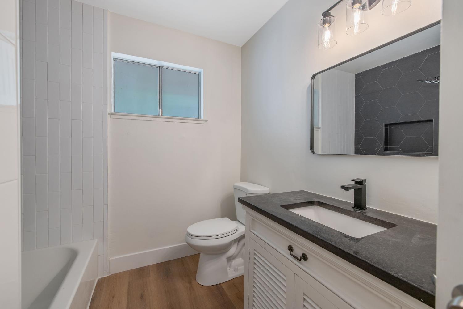 91 West Richert Avenue Clovis, CA 93612 - Photo 17 of 28