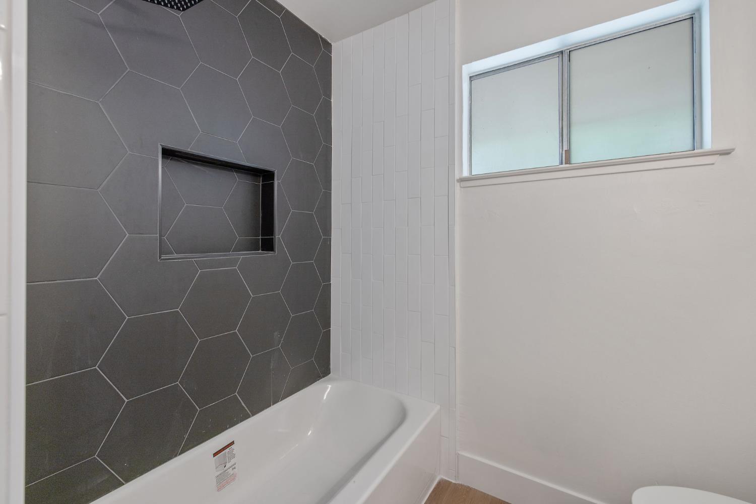 91 West Richert Avenue Clovis, CA 93612 - Photo 18 of 28