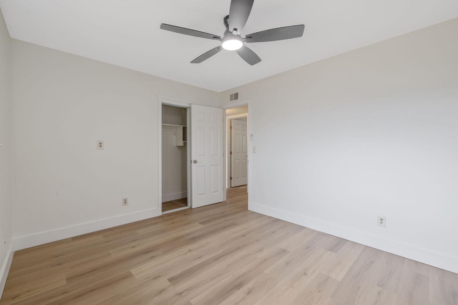 91 West Richert Avenue Clovis, CA 93612 - Photo 21 of 28