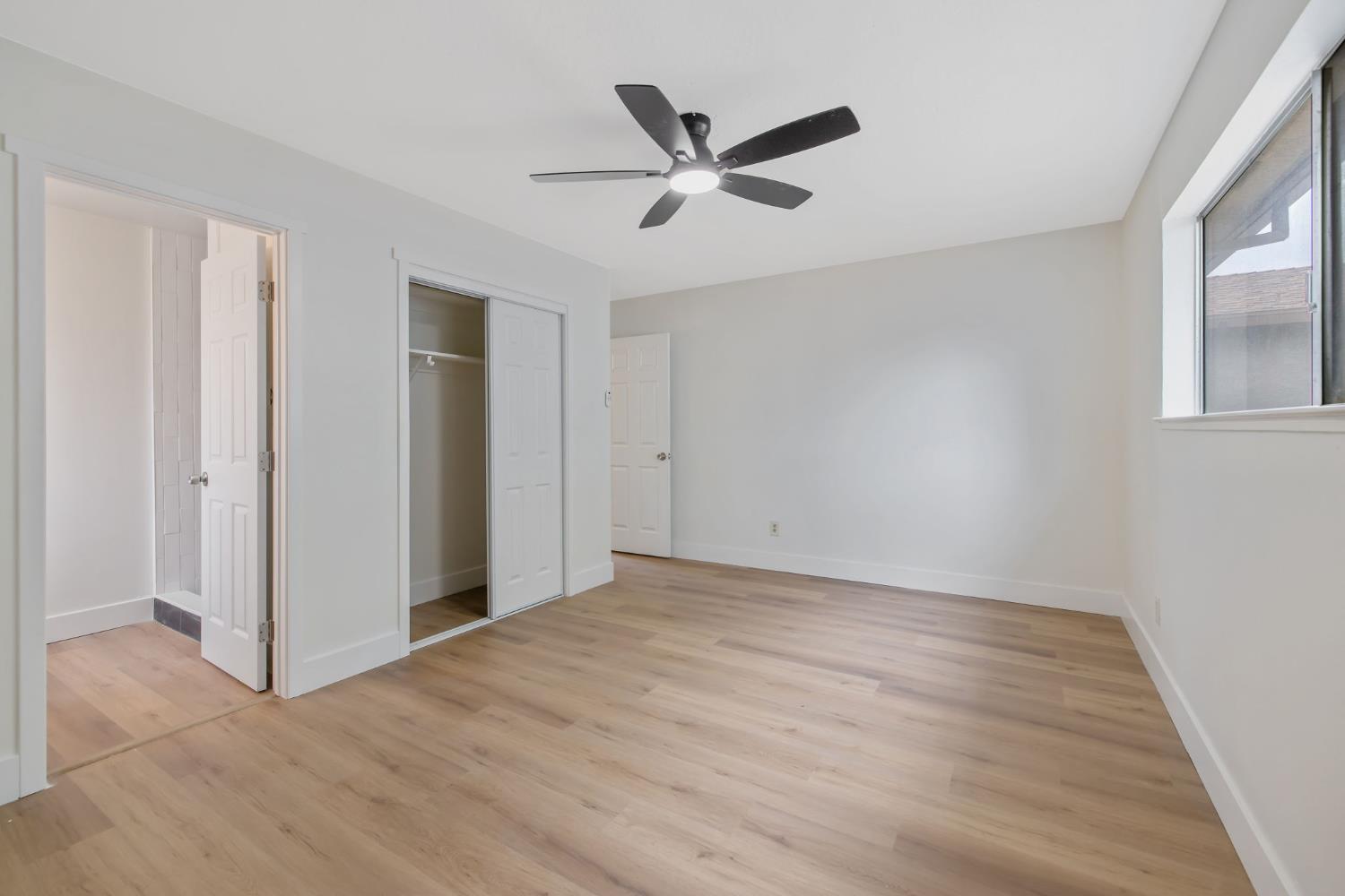 91 West Richert Avenue Clovis, CA 93612 - Photo 23 of 28