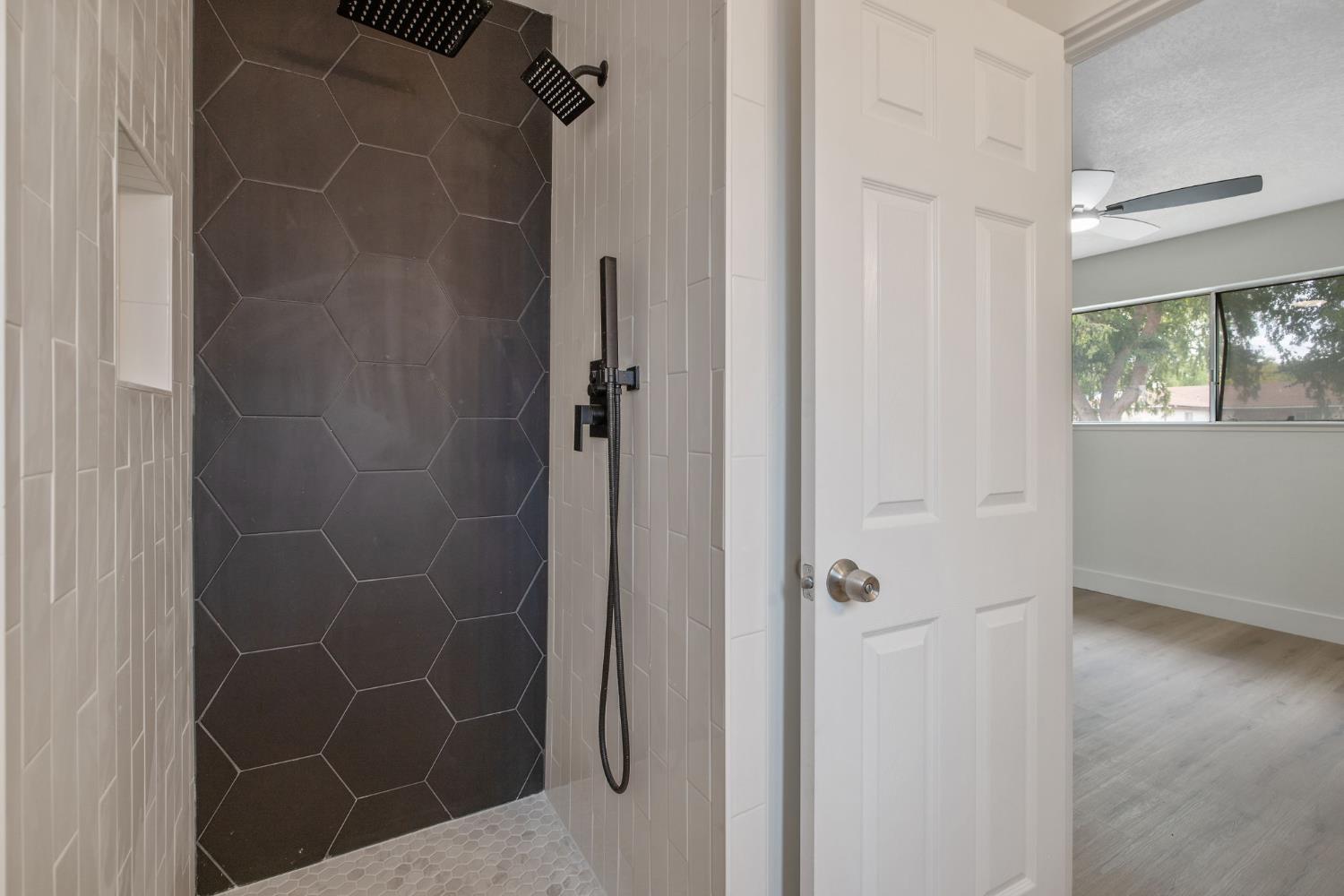 91 West Richert Avenue Clovis, CA 93612 - Photo 25 of 28