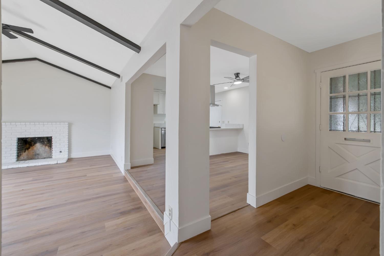 91 West Richert Avenue Clovis, CA 93612 - Photo 5 of 28