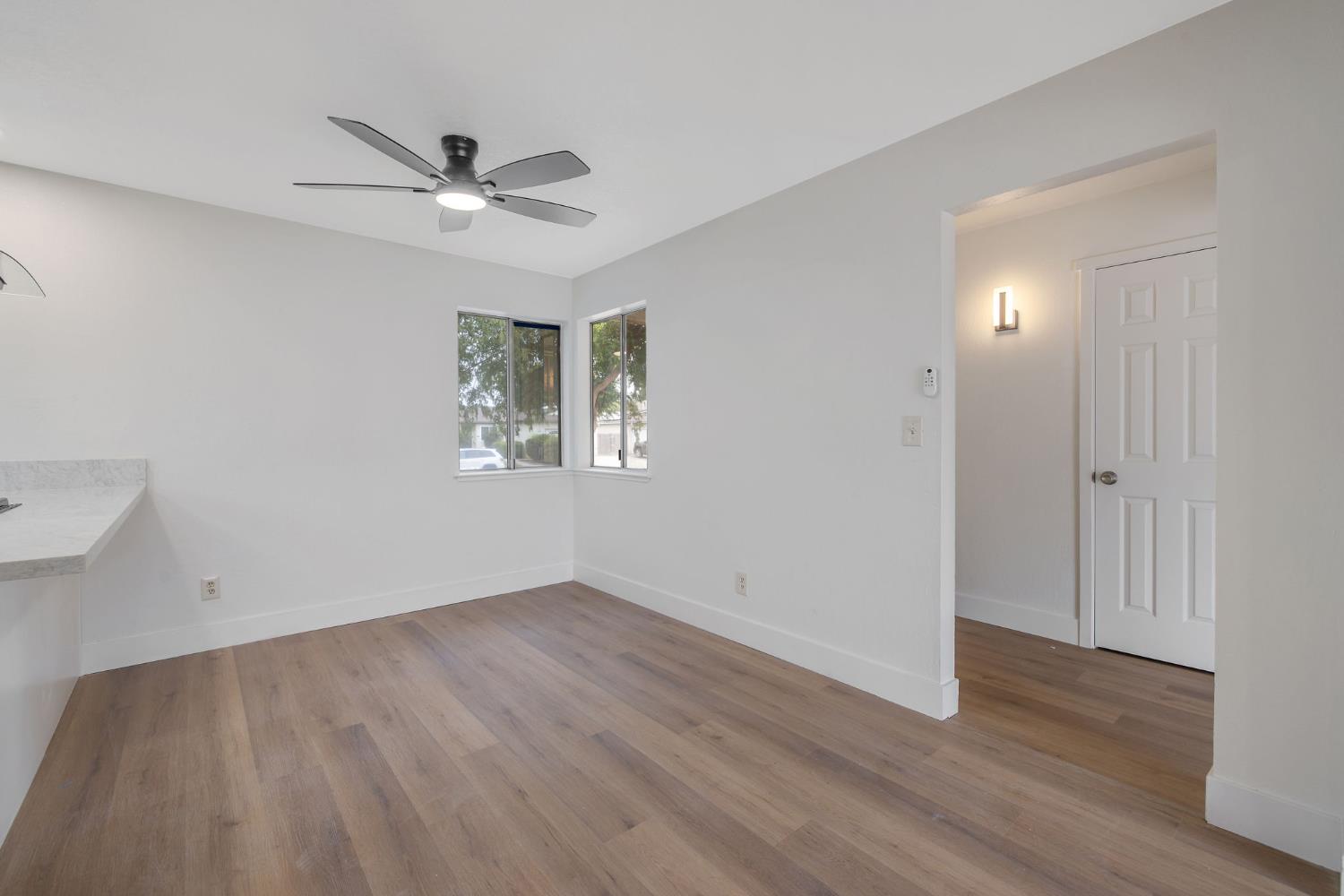 91 West Richert Avenue Clovis, CA 93612 - Photo 7 of 28