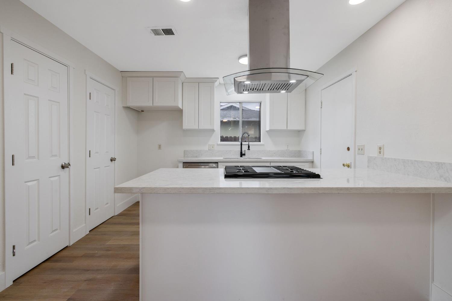 91 West Richert Avenue Clovis, CA 93612 - Photo 9 of 28