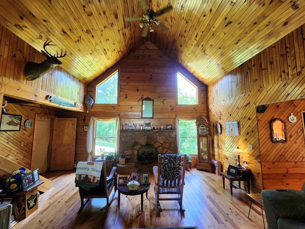 639 Dream Farm Road Birchleaf, VA 24220 - Photo 7 of 75 Gallery Image 7