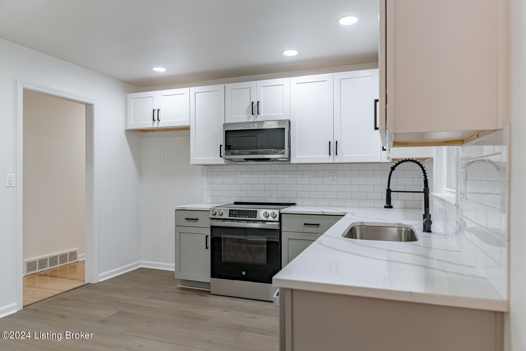 4634 Beaver Road Louisville, KY 40207 - Photo 8 of 73 DSC01412