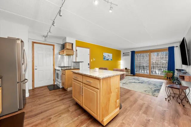 $209,900 | 7932 West 93rd Street, Unit 2A, Hickory Hills, IL 60457