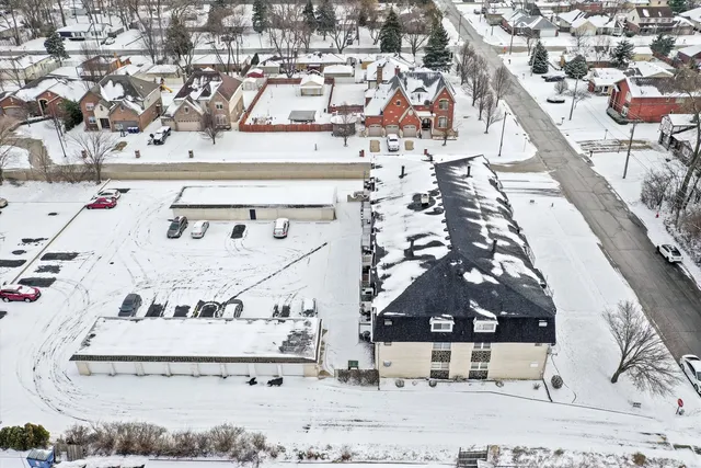 $209,900 | 7932 West 93rd Street, Unit 2A, Hickory Hills, IL 60457