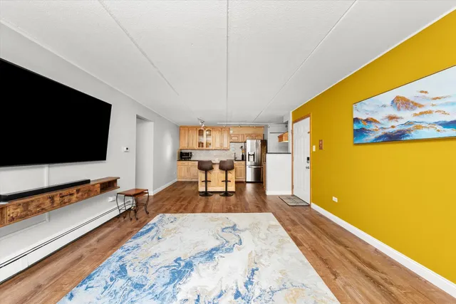 $209,900 | 7932 West 93rd Street, Unit 2A, Hickory Hills, IL 60457