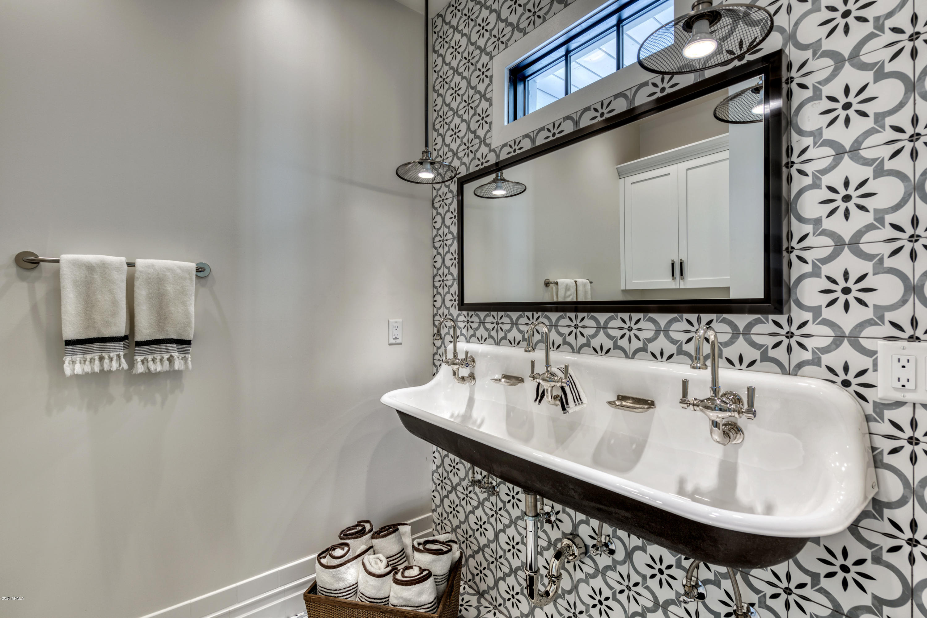 4971 East Palomino Road Phoenix, AZ 85018 - Photo 53 of 82 Bathroom ~ Ensuite